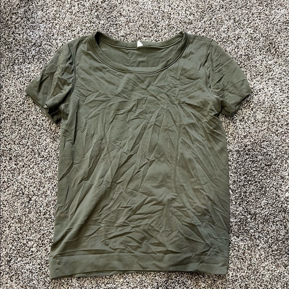 Lulu swiftly breathe tee. 8.